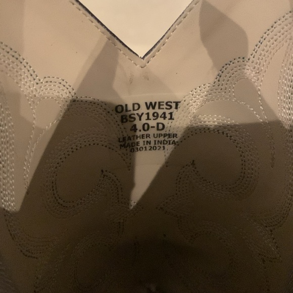 Old West boys Boots size 4, worn once for a wedding. Excellent condition - Picture 4 of 7